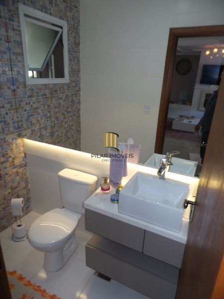 Casa para Venda - 270m², 3 dormitórios, sendo 1 suites, 2 vagas - Guarujá
