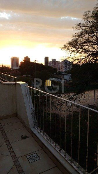 Casa de Condomínio 4 dormitórios no bairro Cristal