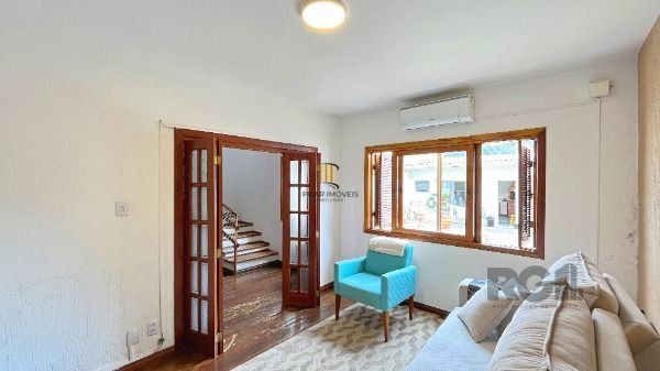 Casa em Porto Alegre, no bairro Aberta dos Morros, com 3 dormitório(s), à venda.