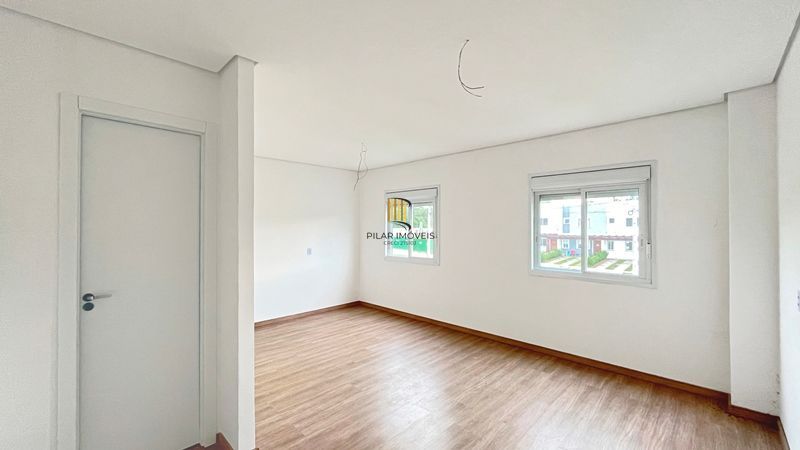 Casa Condominio em Porto Alegre, no bairro Campo Novo, com 3 dormitório(s), e 3 banheiros, à venda.