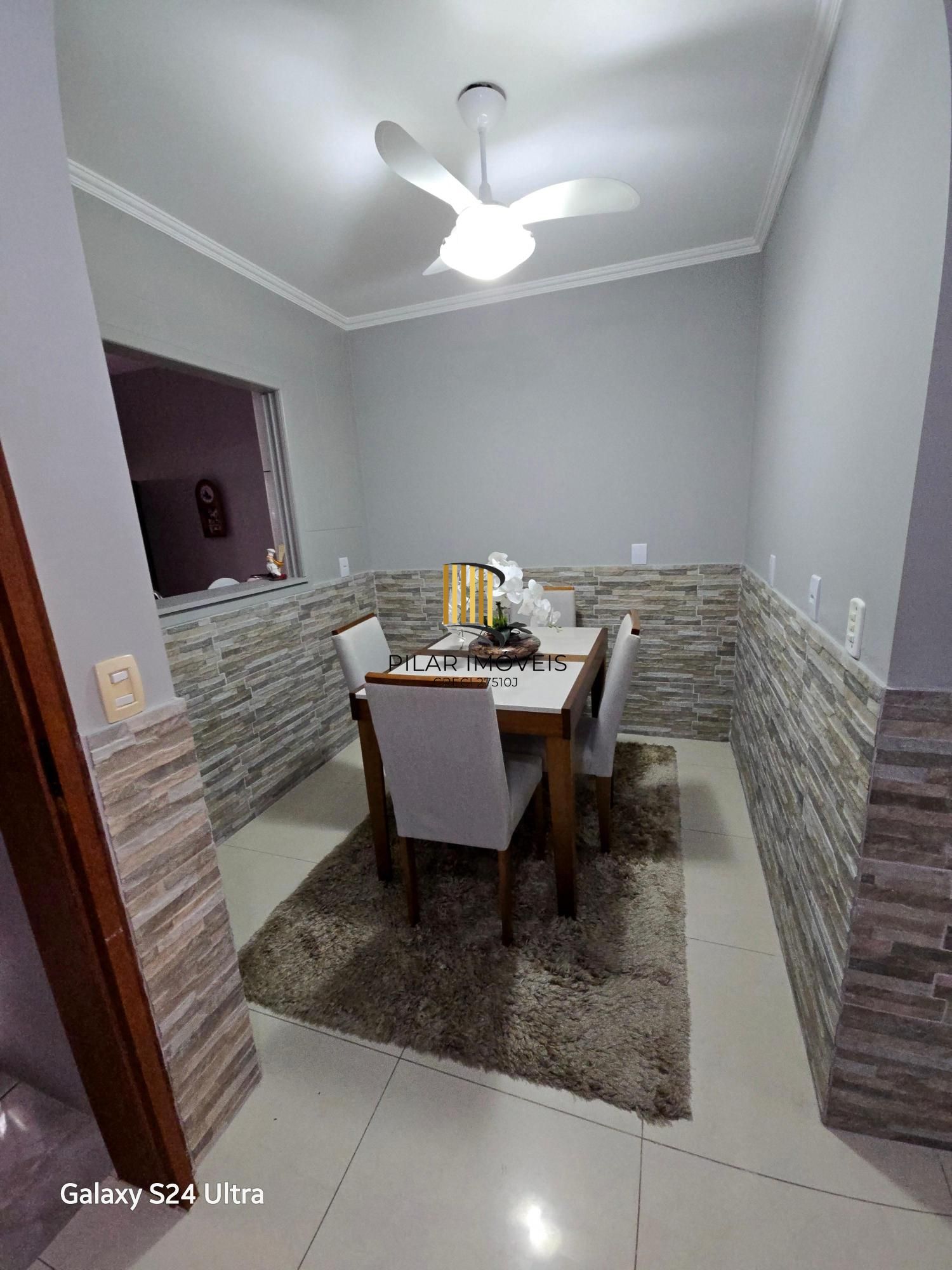 Casa 2 dormitórios no bairro Hípica