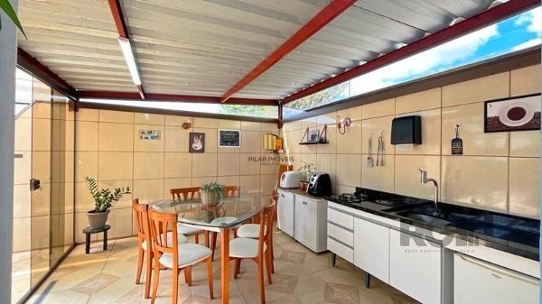 Apartamento em Porto Alegre, no bairro Medianeira, com 3 dormitório(s), e 3 banheiros, à venda.