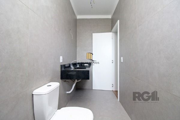 Casa Condominio em Porto Alegre, no bairro Aberta dos Morros, com 3 dormitório(s), e 3 banheiros, à venda.