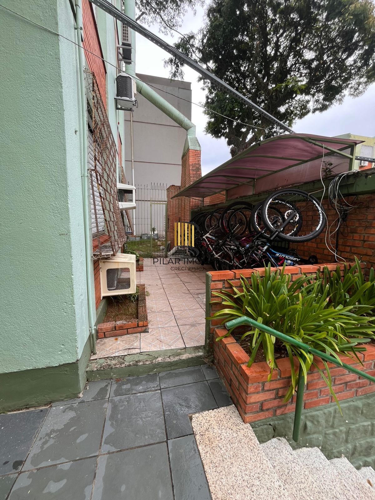 Apartamento semi mobiliado de 2 dormitórios no bairro Cristal