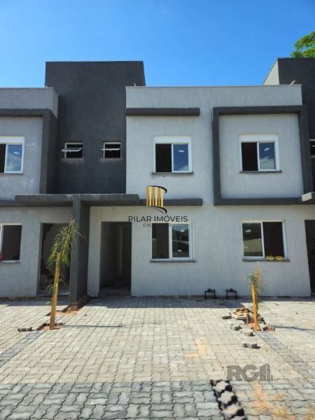 Casa Condominio em Porto Alegre, no bairro Vila Nova, com 2 dormitório(s), e 2 banheiros, à venda.