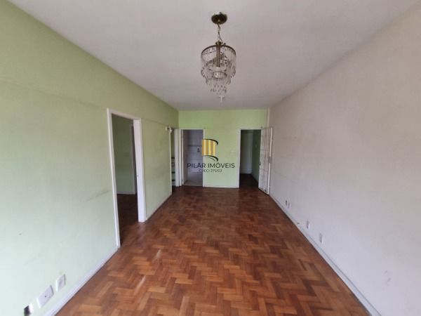 Apartamento em Porto Alegre, no bairro Centro Histórico, com 1 dormitório(s), e 1 banheiros, à venda.