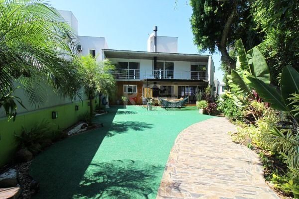 Casa Condominio em Porto Alegre, no bairro Hípica, com 3 dormitório(s), e 3 banheiros, à venda.