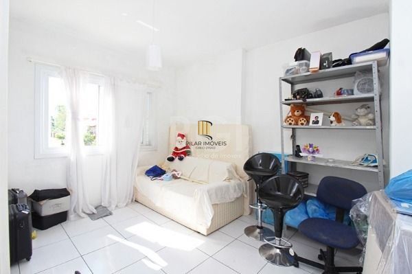 Casa em Porto Alegre, no bairro Aberta dos Morros, com 3 dormitório(s), e 3 banheiros, à venda.