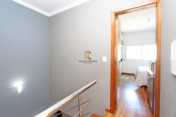 Ótima Casa com 3 dormitórios, semi mobiliada, pátio e vaga para carro.