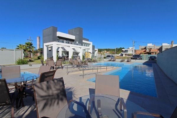 Casa Condominio em Porto Alegre, no bairro Ipanema, com 3 dormitório(s), à venda.