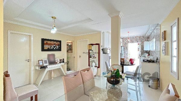 Casa em Porto Alegre, no bairro Hípica, com 2 dormitório(s), e 2 banheiros, à venda.