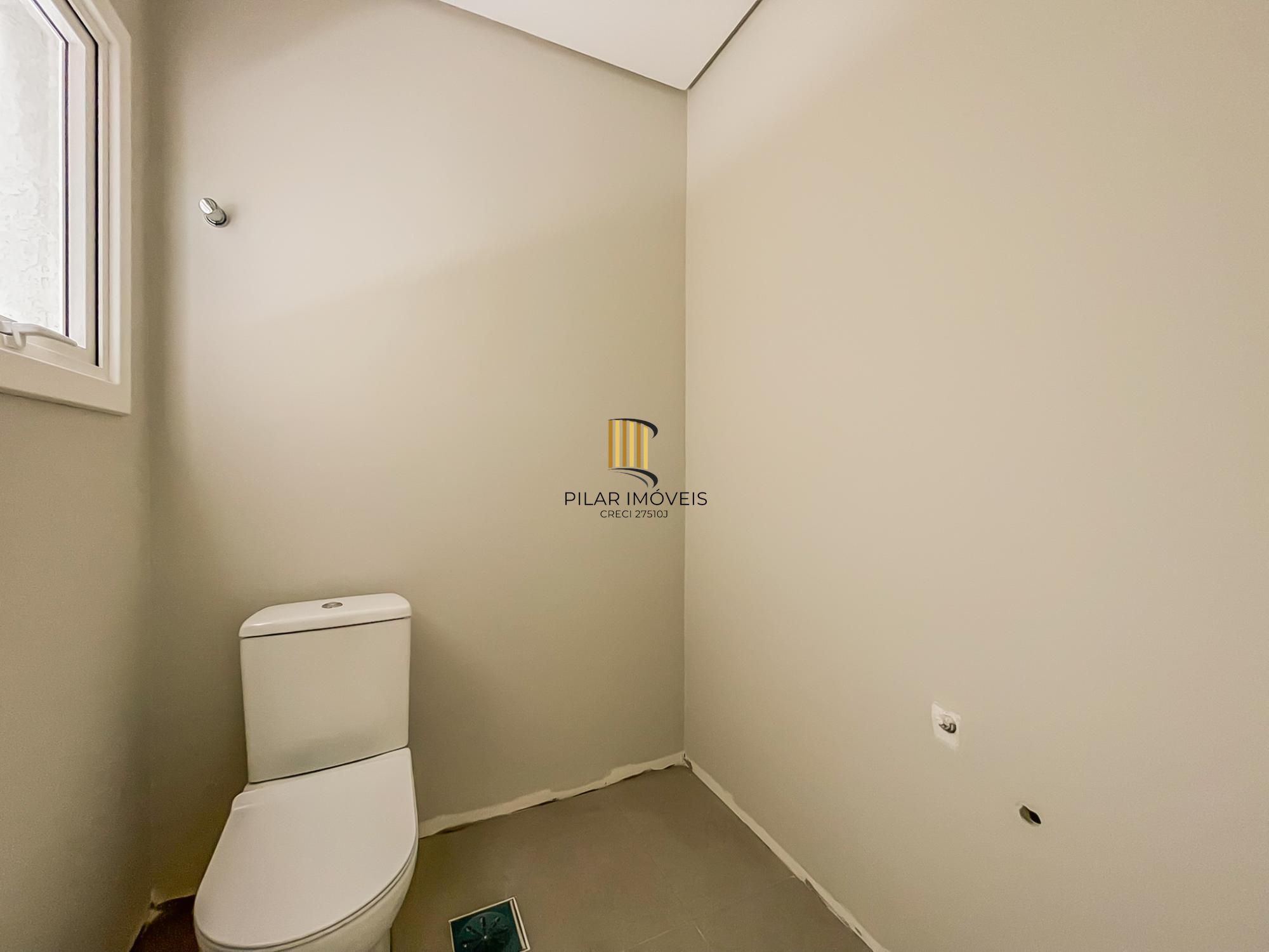 No Mirante do Lago, excelente residência com 3 suítes