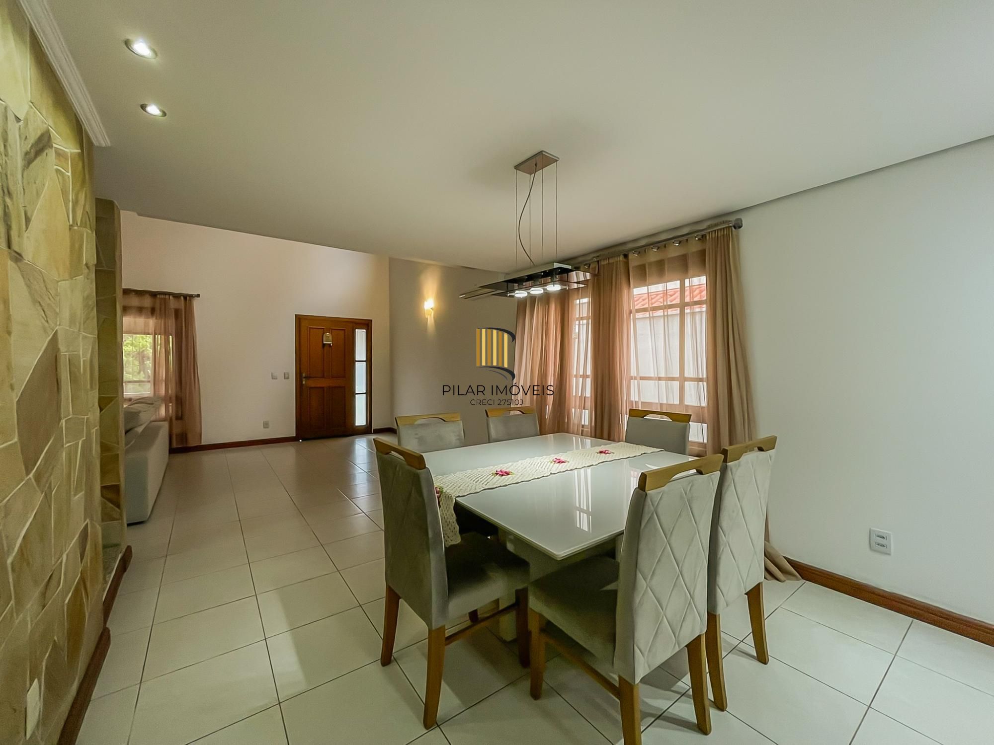 Casa 3 suítes com piscina em condomínio alto padrão na zona sul de Porto Alegre !