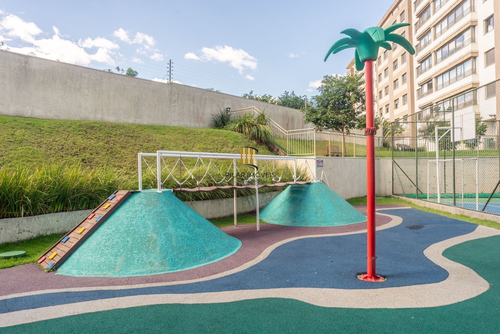 Excelente apto com 126 m² de área privativa 3 dormitórios sendo os 3 suítes  e duas vagas de garagens individuais