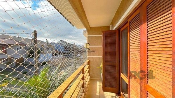 Casa em Porto Alegre, no bairro Hípica, com 3 dormitório(s), e 3 banheiros, à venda.