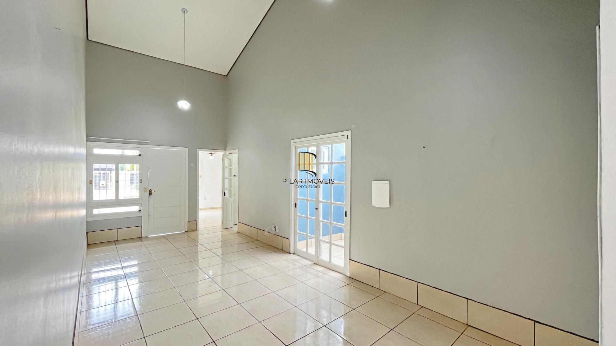 Casa em Porto Alegre, no bairro Hípica, com 2 dormitório(s), e 2 banheiros, à venda.