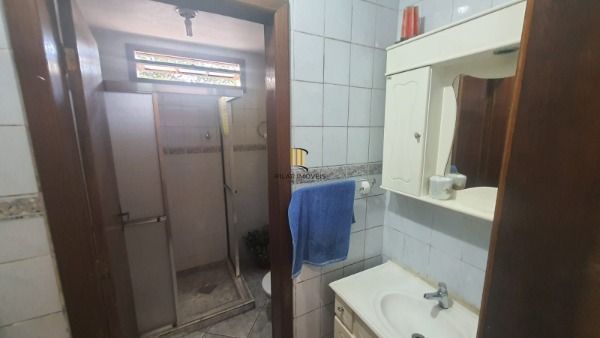 Casa em Porto Alegre, no bairro Nonoai, com 3 dormitório(s), e 3 banheiros, à venda.