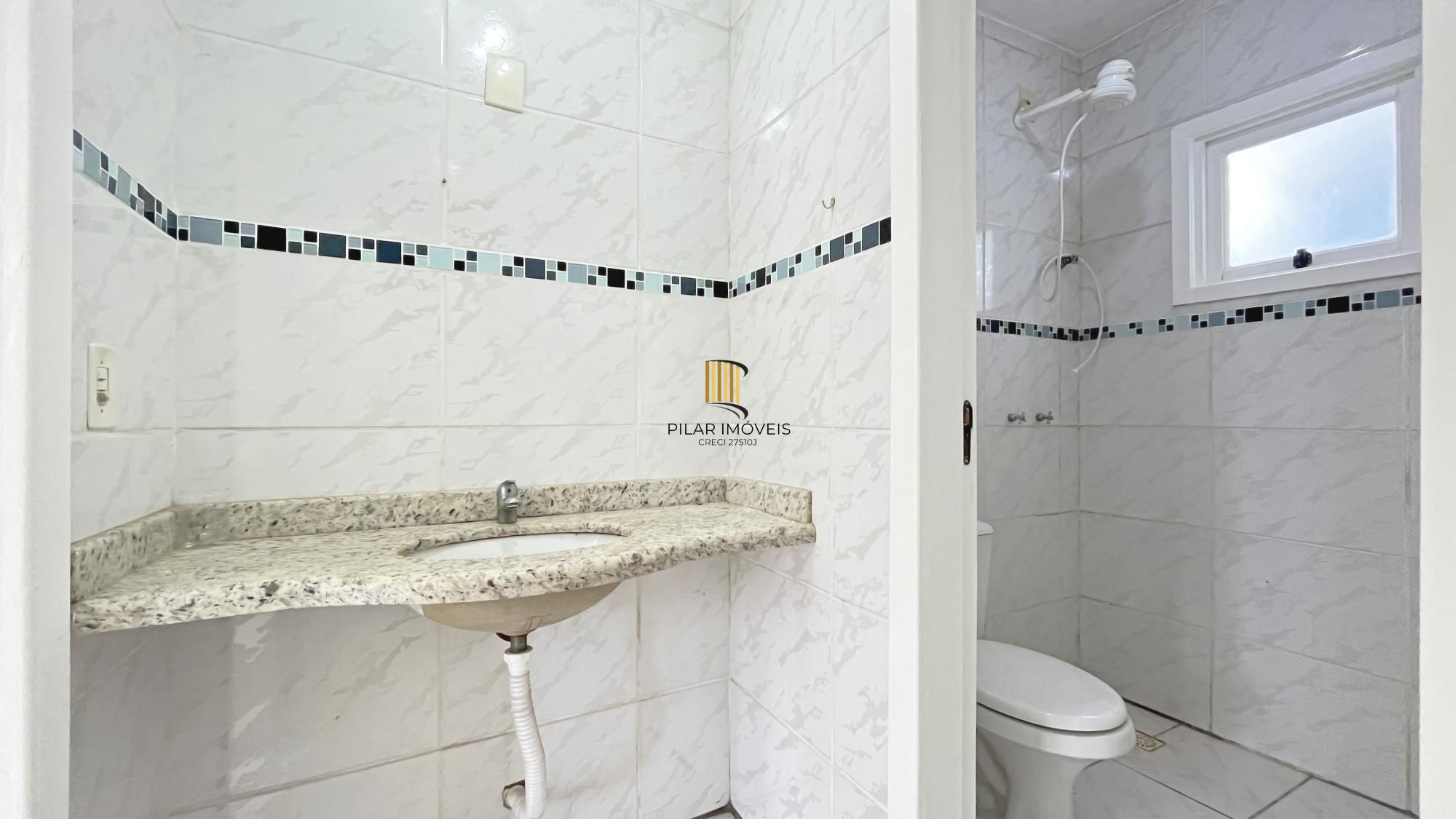 Casa em Porto Alegre, no bairro Hípica, com 2 dormitório(s), e 2 banheiros, à venda.