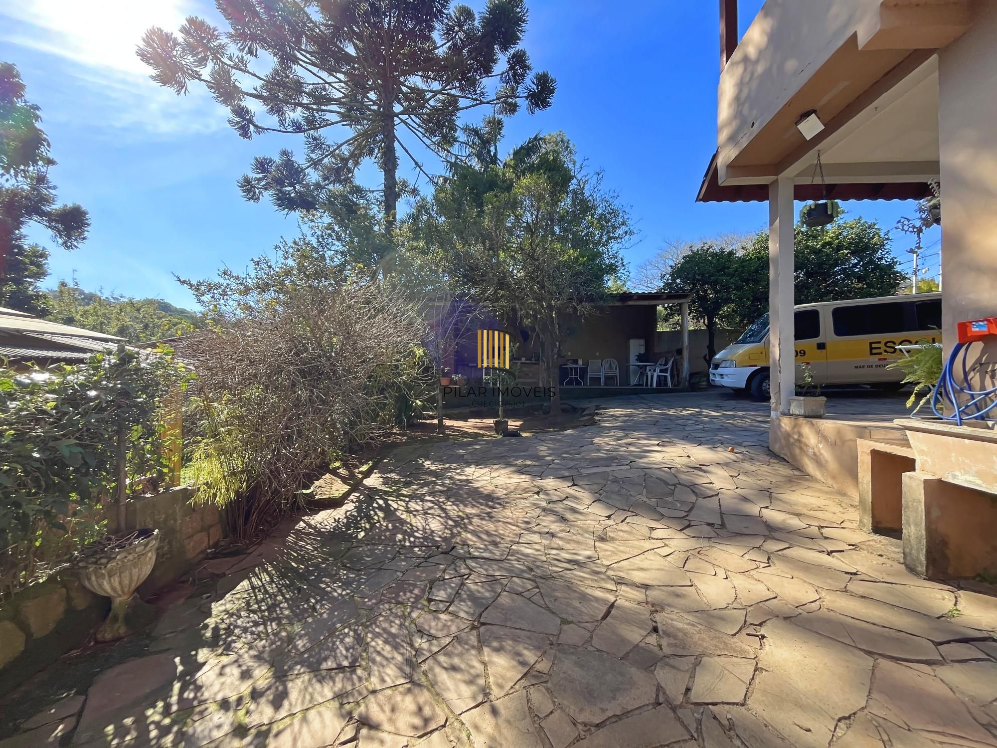 Casa 3 dormitórios no bairro Hípica