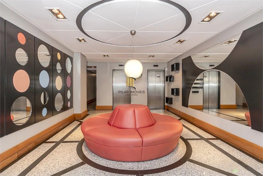 Apartamento com 2 dormitórios, 2 vagas, 65m2 coração do Menino Deus.