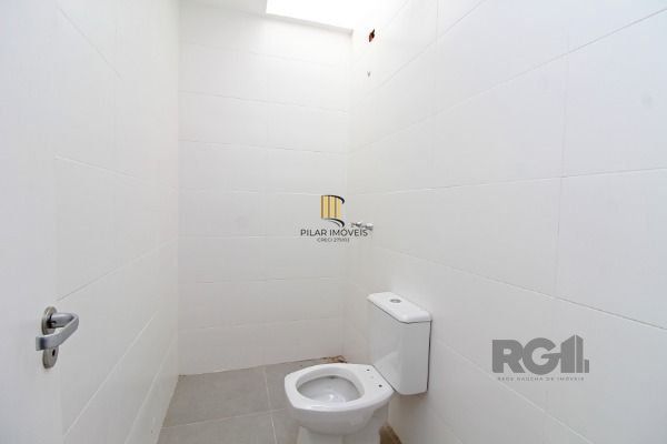Sobrado para Venda - 100m², 3 dormitórios, sendo 3 suites, 2 vagas - Portal Do Guarujá