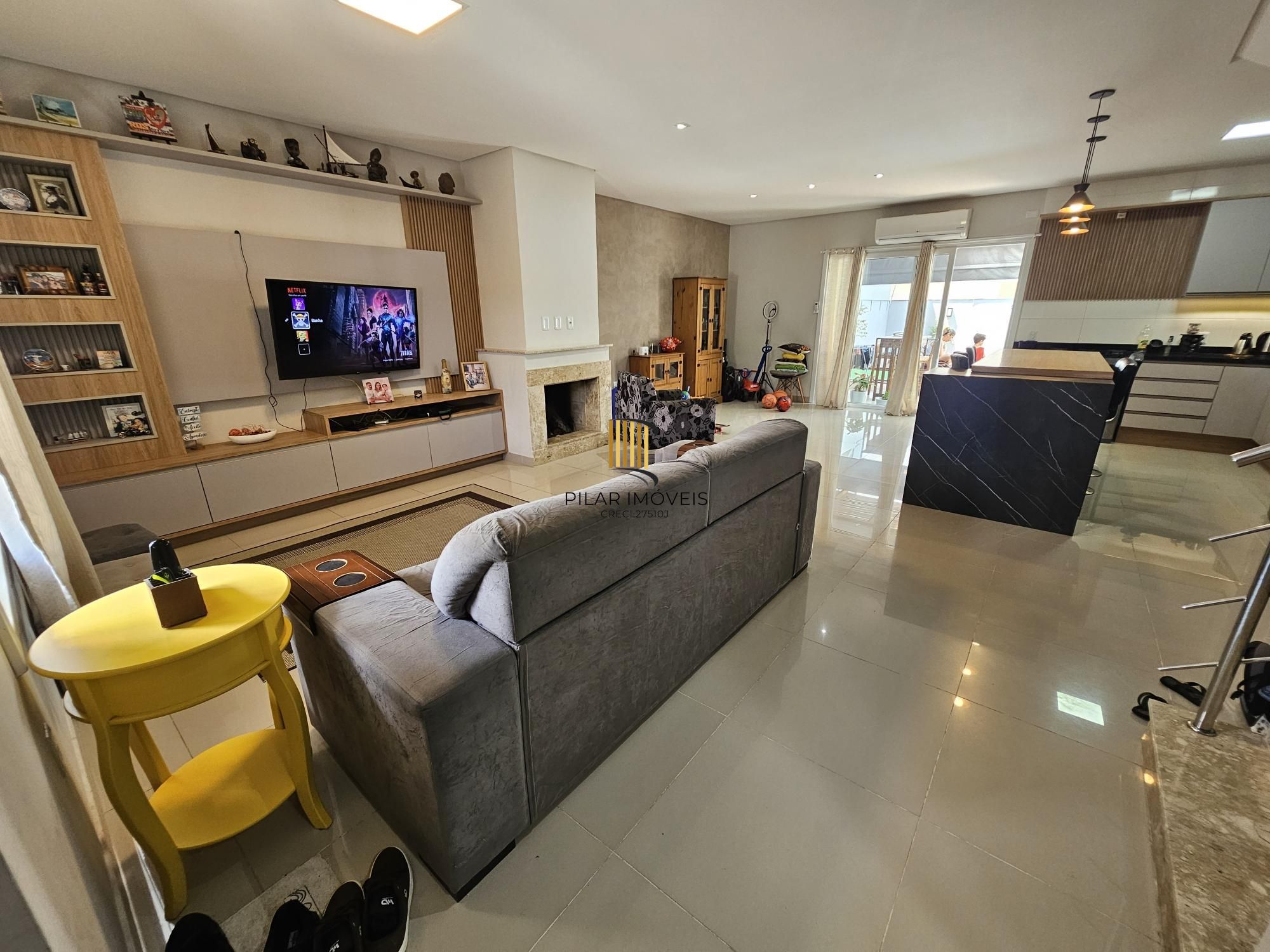 Lindo sobrado com 3 suítes  e piscina aquecida no Residencial lagos de Ipanema !