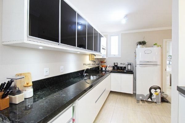 Casa em Porto Alegre, no bairro Hípica, com 3 dormitório(s), e 3 banheiros, à venda.