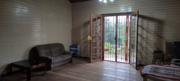 Casa em Porto Alegre, no bairro Campo Novo, com 3 dormitório(s), e 3 banheiros, à venda.