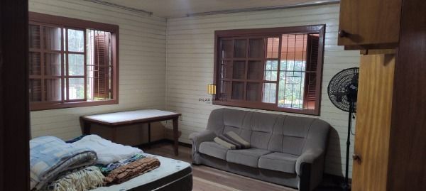Casa em Porto Alegre, no bairro Campo Novo, com 3 dormitório(s), e 3 banheiros, à venda.