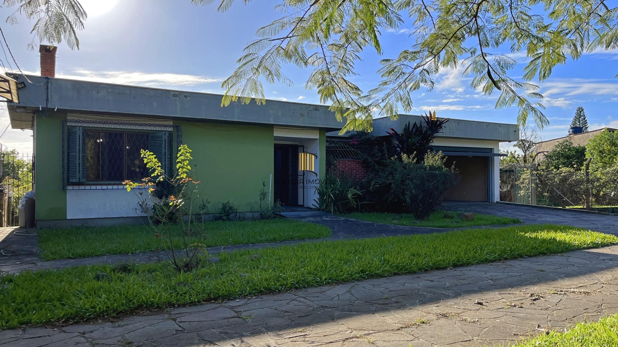 Casa 4 dormitórios no bairro Glória