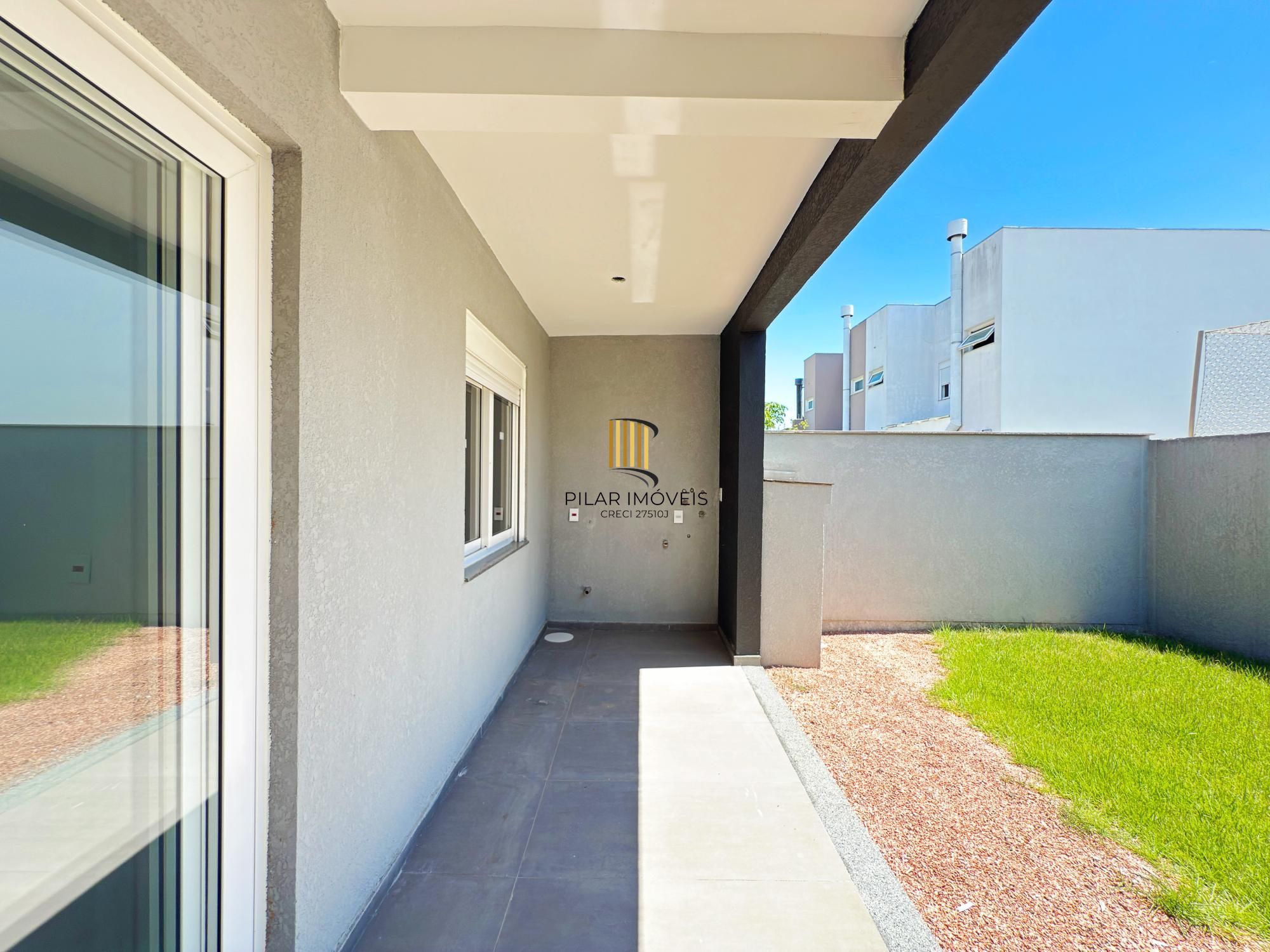 Casa 4 dormitórios( 1 dorm térreo) no Condomínio Villa Amalfi, na zona sul de Porto Alegre.