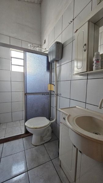 Casa em Porto Alegre, no bairro Hípica, à venda.