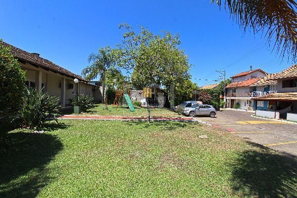 Casa em Porto Alegre, no bairro Ipanema, com 3 dormitório(s), e 3 banheiros, à venda.