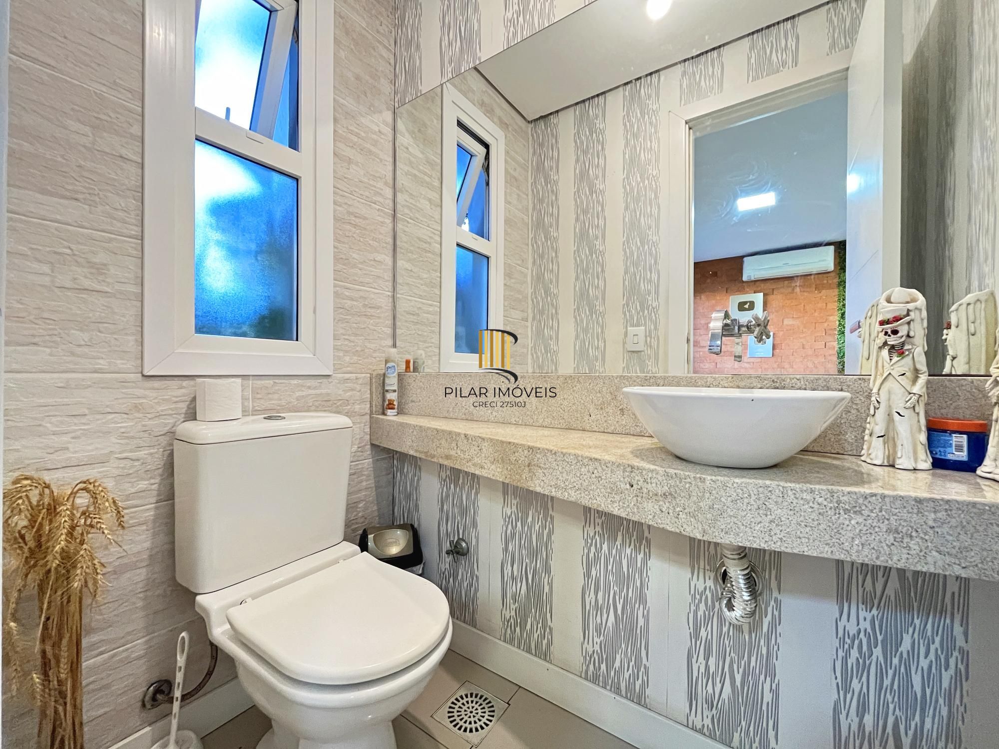 Casa 4 dormitórios no bairro Hípica