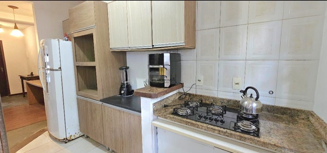 Casa em Porto Alegre, no bairro Hípica, com 2 dormitório(s), e 2 banheiros, à venda.