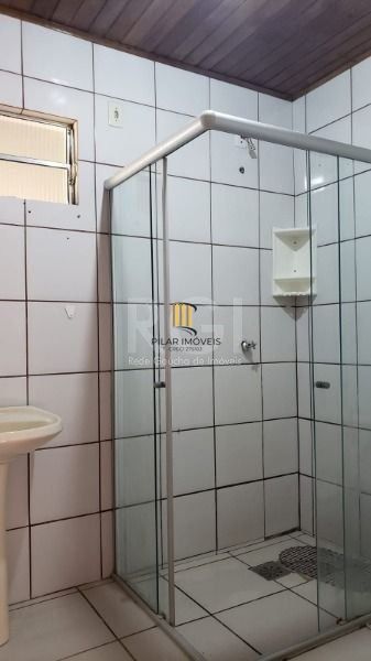Casa em Porto Alegre, no bairro Hípica, com 2 dormitório(s), e 2 banheiros, à venda.