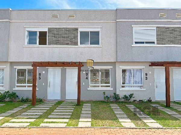 Casa em Porto Alegre, no bairro Vila Nova, com 2 dormitório(s), e 2 banheiros, à venda.