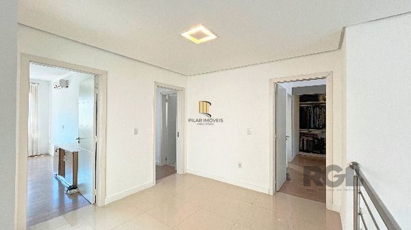 Casa Condominio em Porto Alegre, no bairro Hípica, com 3 dormitório(s), e 3 banheiros, à venda.