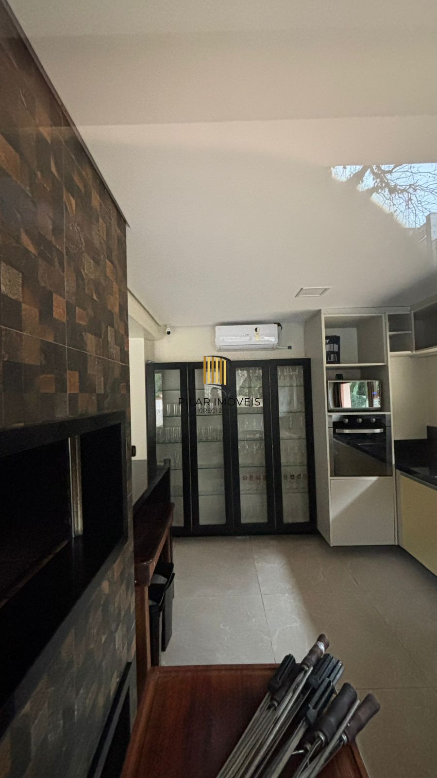 Linda cobertura, 3 quartos, 1 suíte, infra completa no bairro Ipanema, com ofurô.