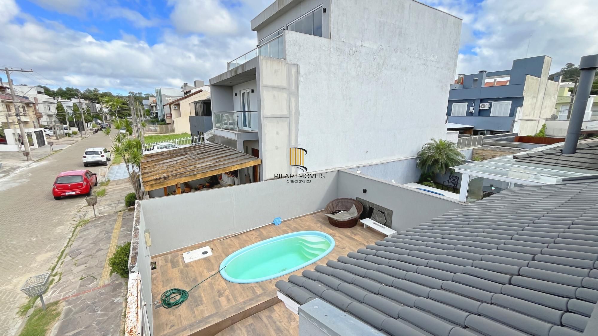 Casa 3 dormitórios no bairro Hípica