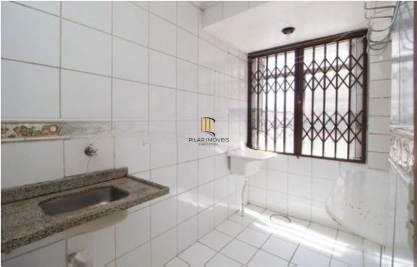 Apartamento JK em Porto Alegre, no bairro Medianeira, com 1 dormitório(s), e 1 banheiros, à venda.
