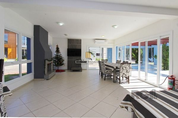 Casa Condominio para Venda - 137m², 3 dormitórios, sendo 1 suites, 3 vagas - Hípica