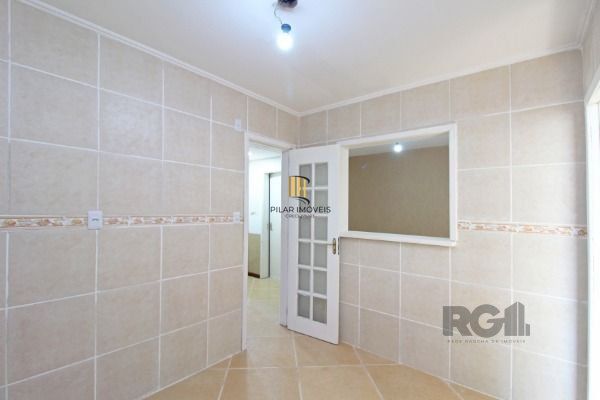 Casa Condominio em Porto Alegre, no bairro Guarujá, com 3 dormitório(s), e 3 banheiros, à venda.
