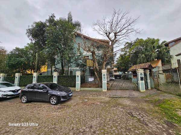 Casa Condominio em Porto Alegre, no bairro Ipanema, com 3 dormitório(s), e 3 banheiros, à venda.