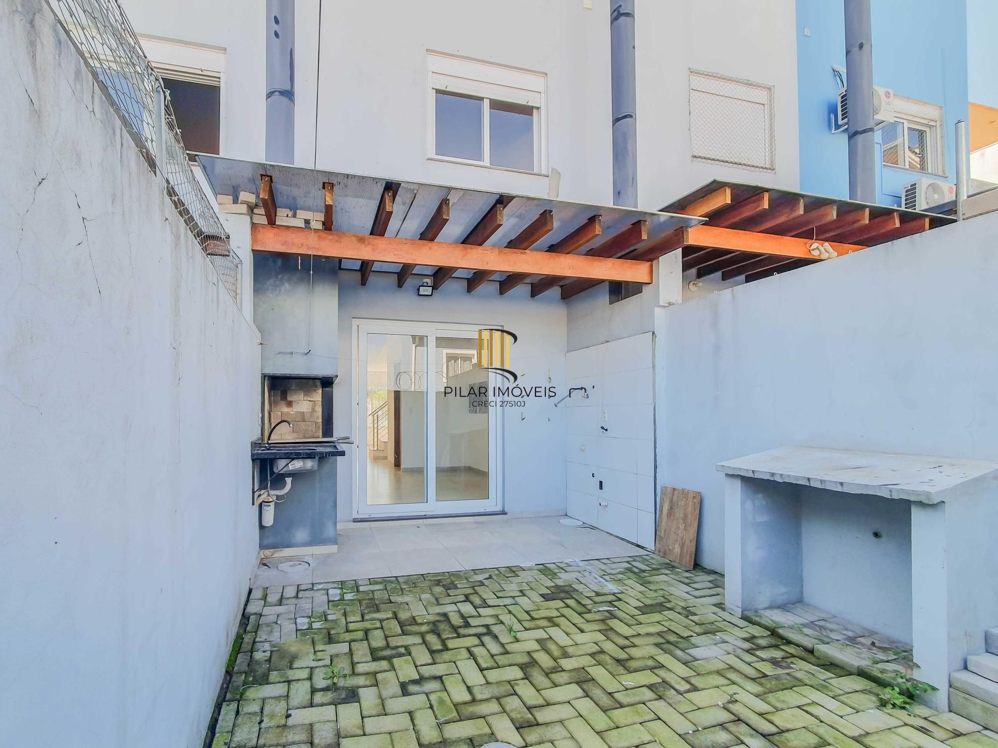 Casa 3 dormitórios no bairro Guarujá