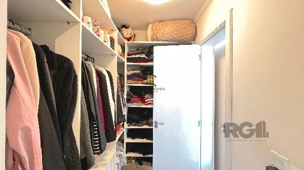 Casa em Porto Alegre, no bairro Hípica, com 3 dormitório(s), e 3 banheiros, à venda.