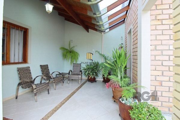 Casa em Porto Alegre, no bairro Belém Novo, com 3 dormitório(s), e 3 banheiros, à venda.
