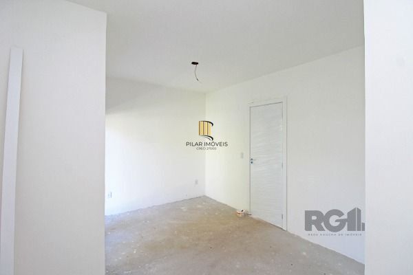 Casa Condominio em Porto Alegre, no bairro Nonoai, com 2 dormitório(s), e 2 banheiros, à venda.