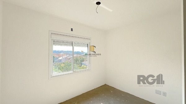 Casa Condominio em Porto Alegre, no bairro Nonoai, com 2 dormitório(s), e 2 banheiros, à venda.