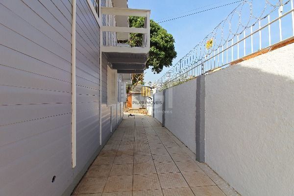 Casa para Venda - 101m², 3 dormitórios, sendo 1 suites, 3 vagas - Guarujá